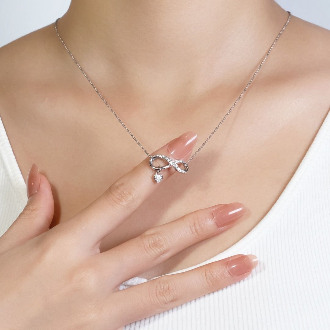 Sophisticated Quarter Carat Natural Diamond Necklace in 18K White Gold