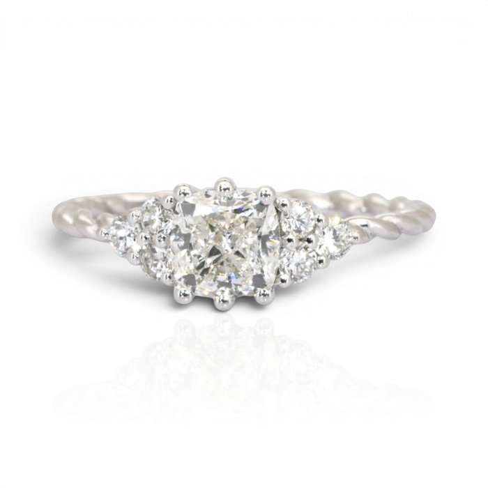 1.34 Carats IGI Certified Natural Diamond 18K White Gold 7-Stone Ring