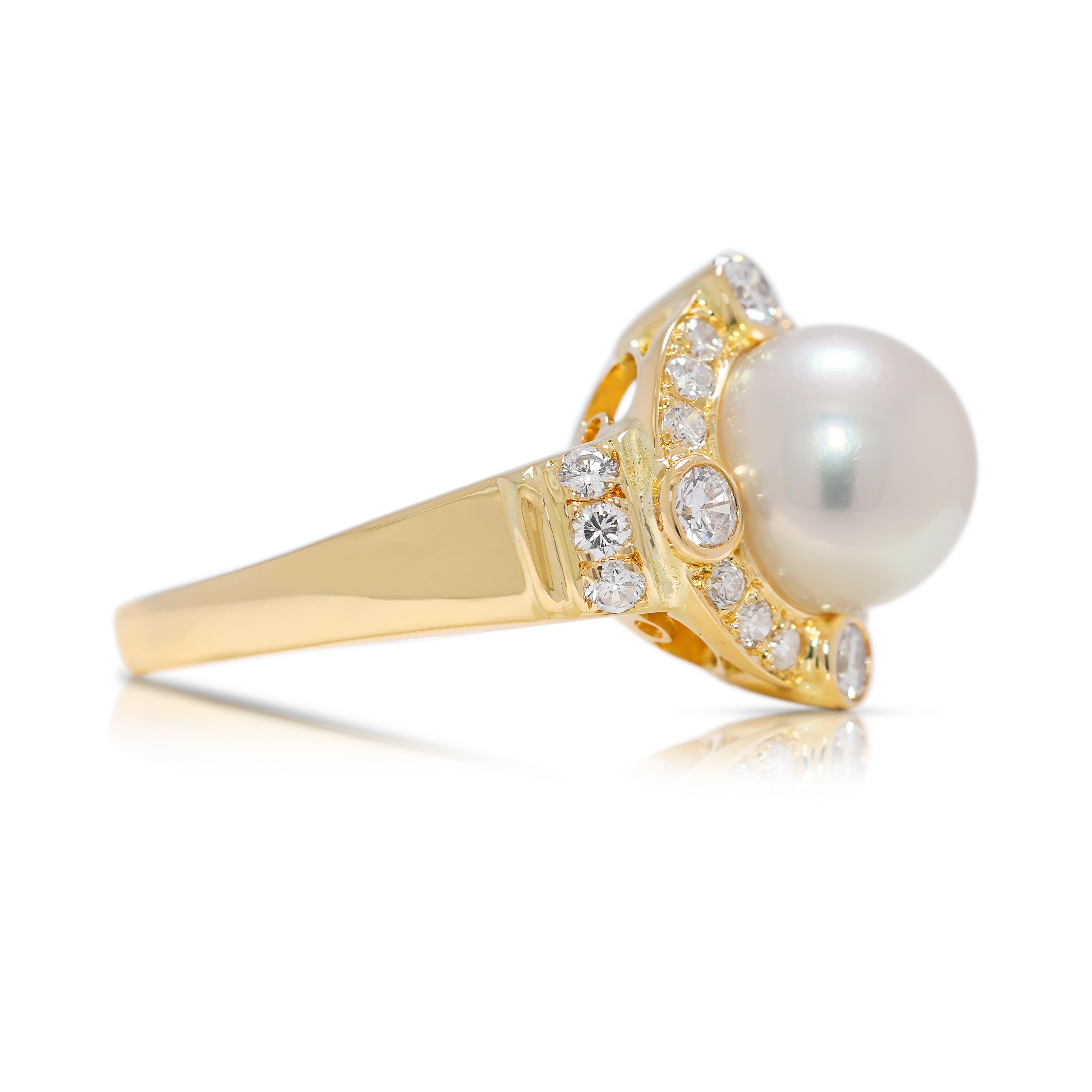 New-Unworn 0.39ct Natural Diamond & Akoya Pearl Ring in 18K Yellow Gold