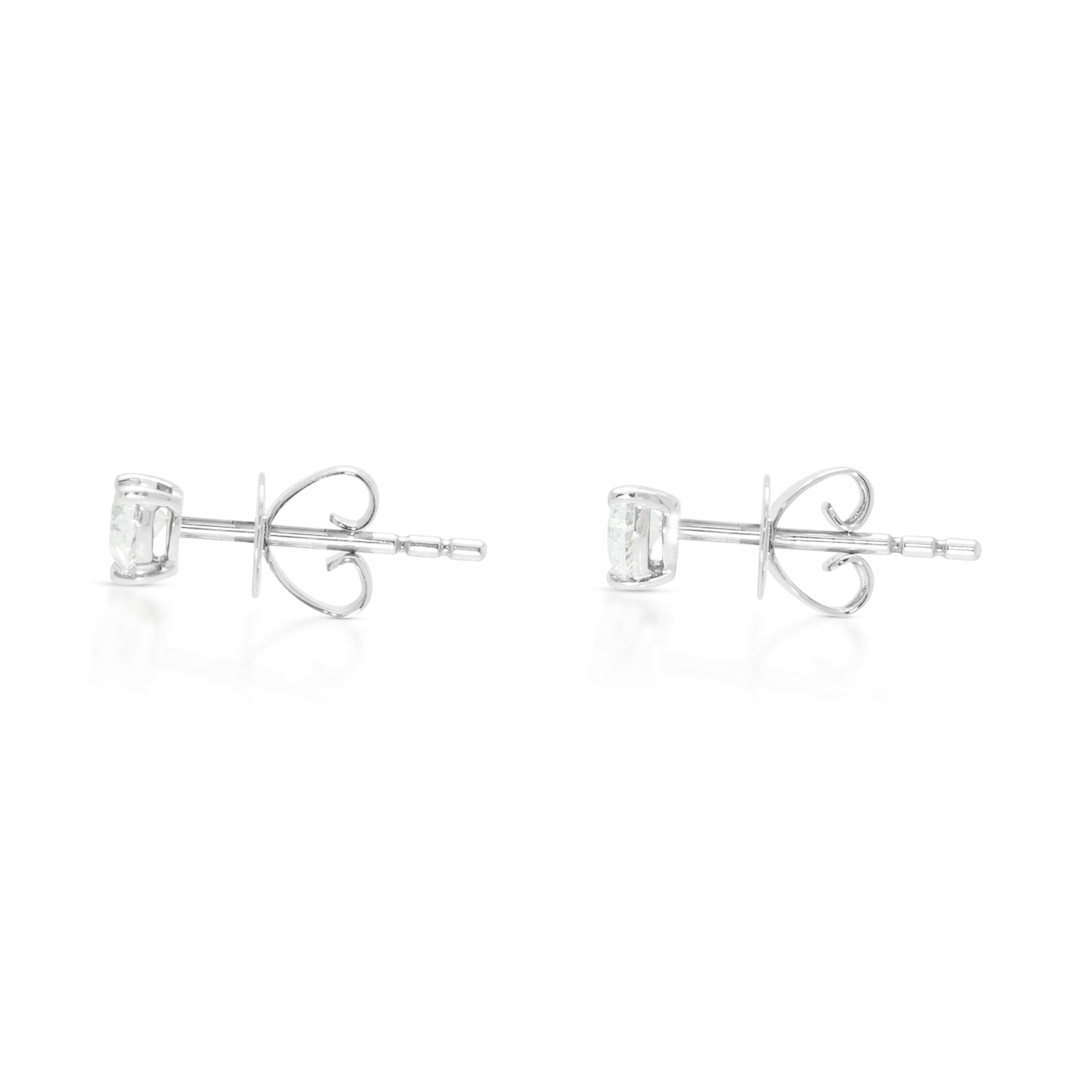 Pristine 0.28ct Natural Diamond Heart Solitaire Stud Earrings in 18K White Gold