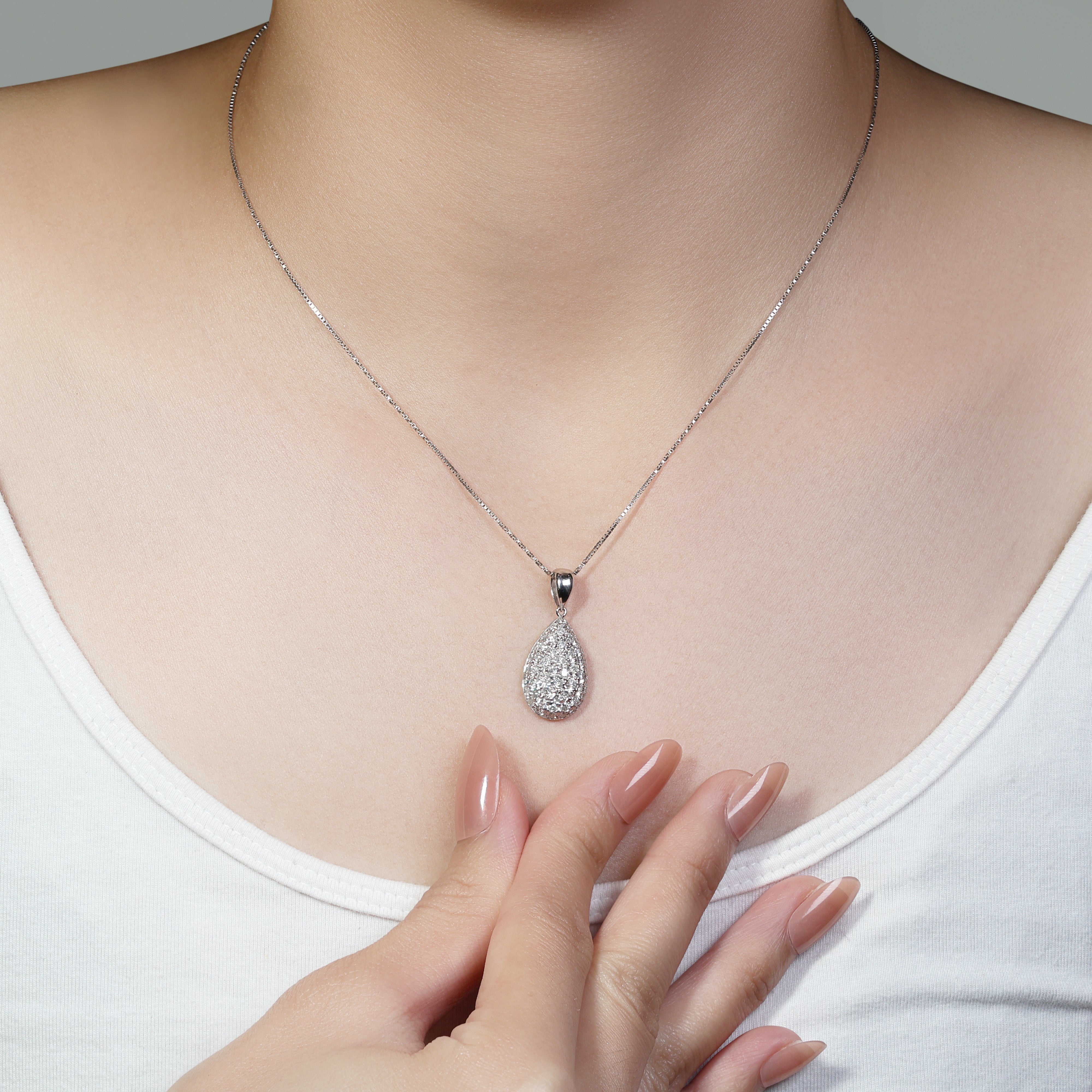 Gorgeous 1 Carat Natural Diamond Pendant in 18K White Gold