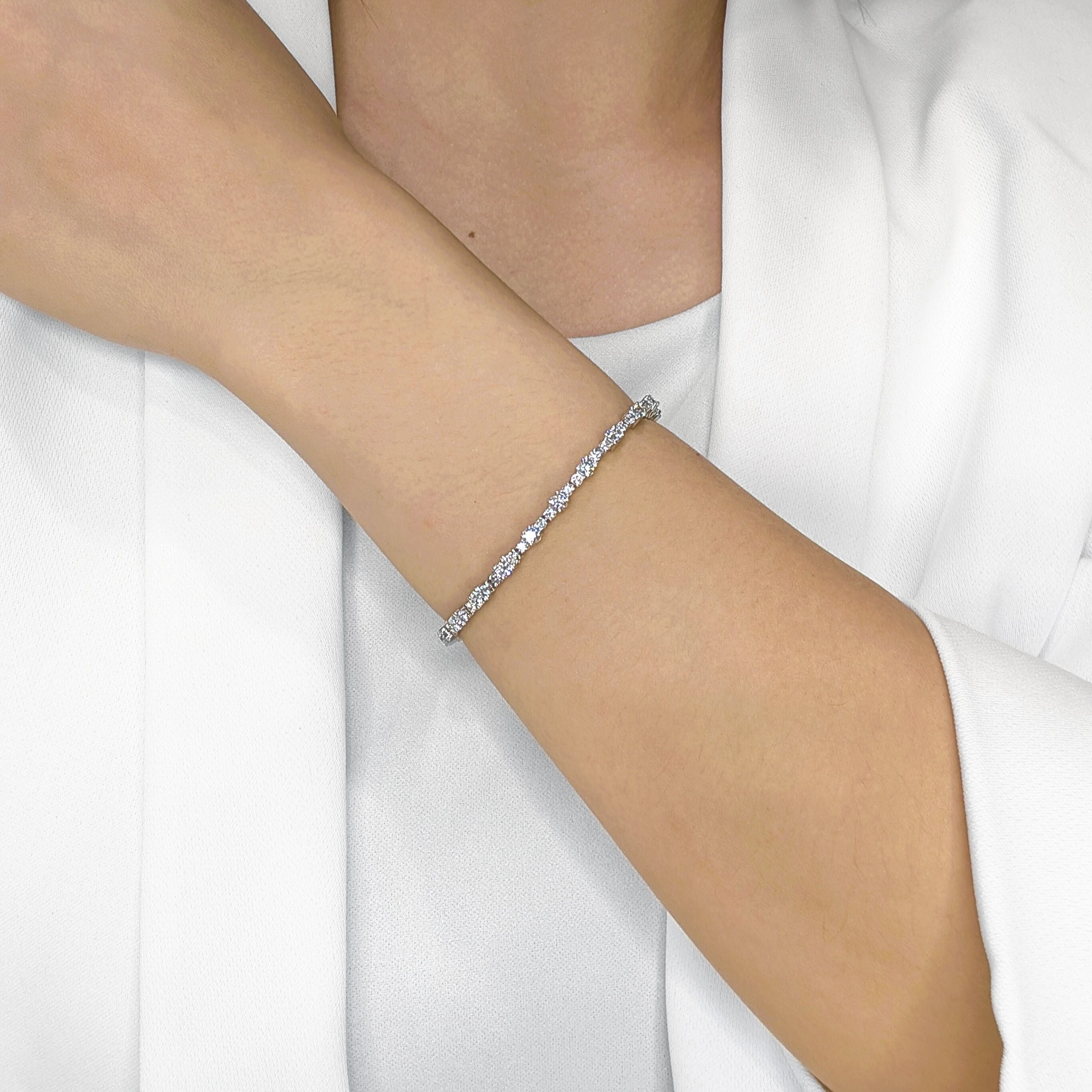 Resplendent 2.73ct Natural Diamond Bracelet in 18K White Gold