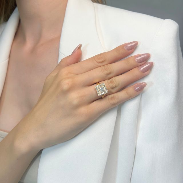 Glamorous 2 carat 28 points Natural Diamond Halo Ring in 18K Yellow Gold with IGI