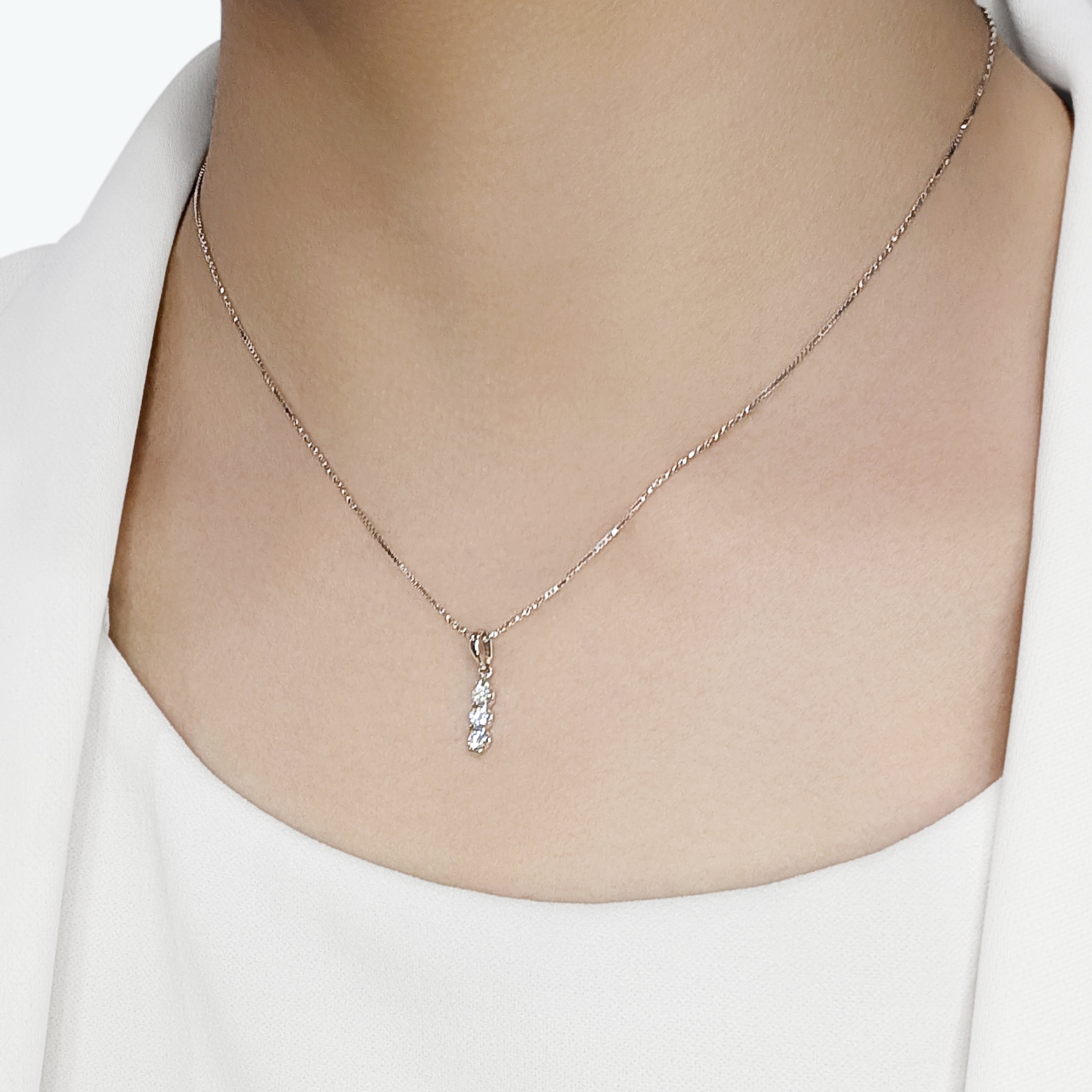 Dazzling 0.2ct Natural Diamonds Necklace in 18K White Gold