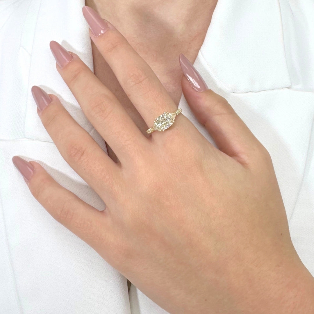 Elegant 2.57ct Diamonds 3-Stone Ring in 18k Yellow Gold - IGI Certified