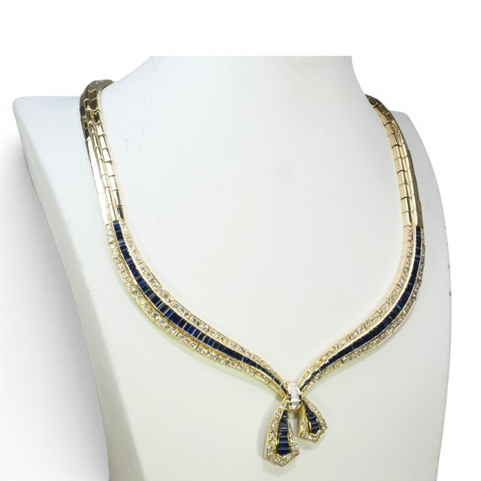 10.24 Carats IGI Certified Sapphire and Diamond 18K Yellow Gold Necklace
