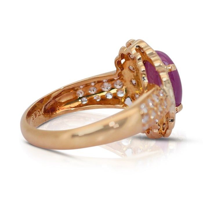 Beautiful 2 carat and 92 points Star Ruby and Natural Diamond Cocktail Ring in 18k Yellow Gold - IGI Certified