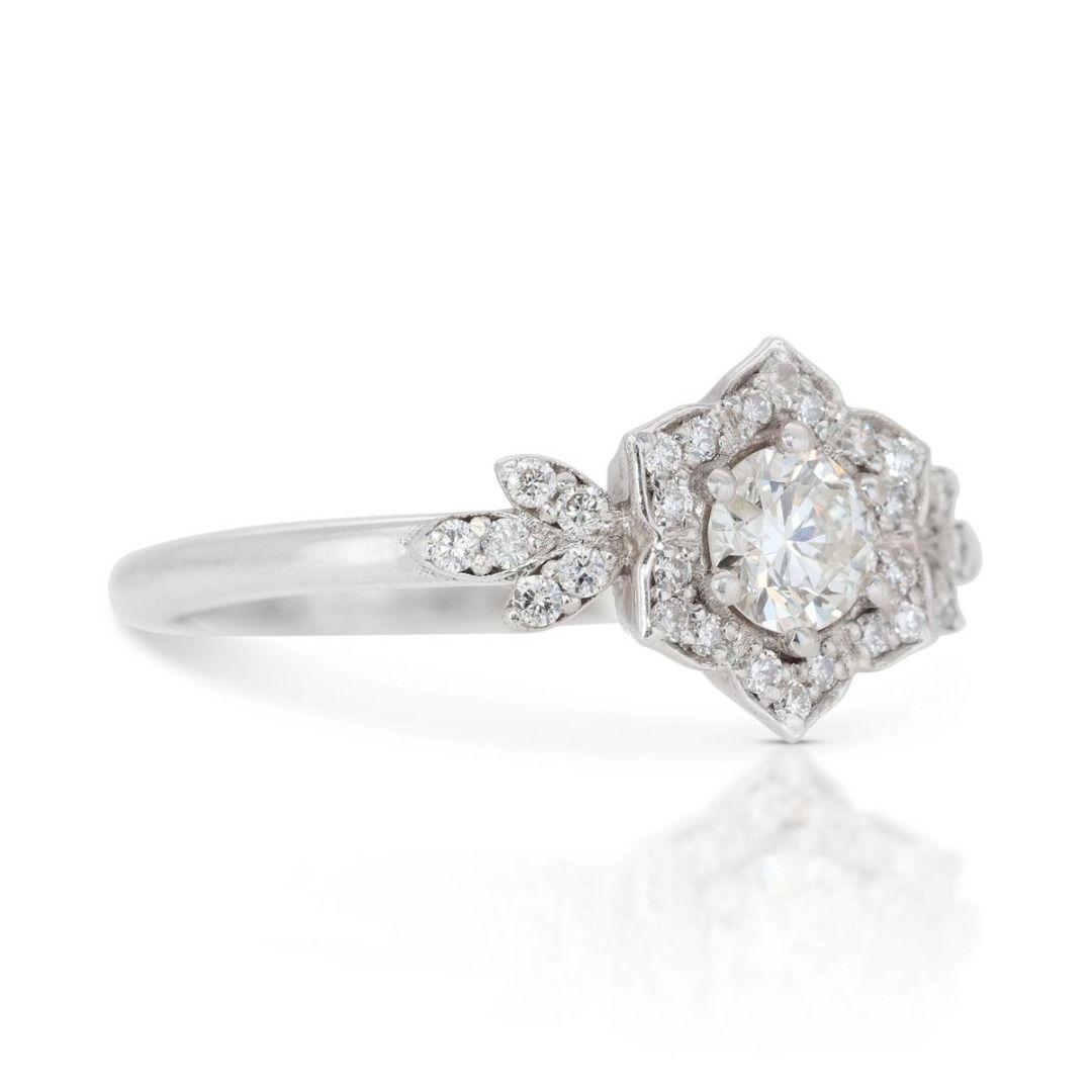 Beautiful Classic Halo Ring