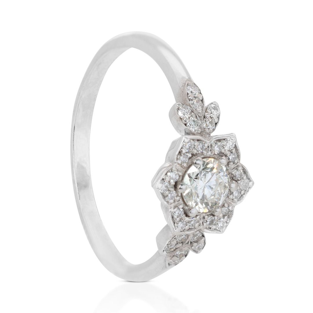 Beautiful Classic Halo Ring