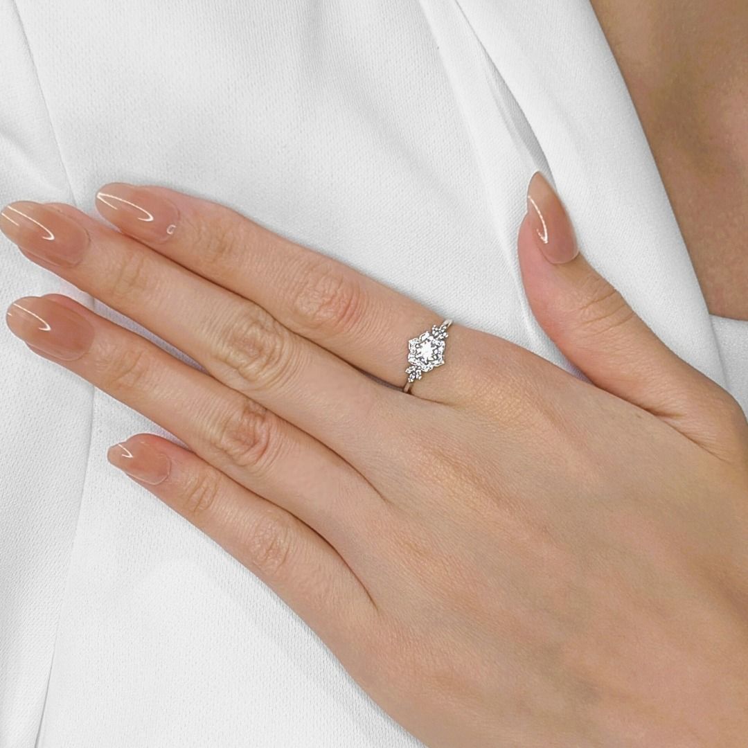 Beautiful Classic Halo Ring