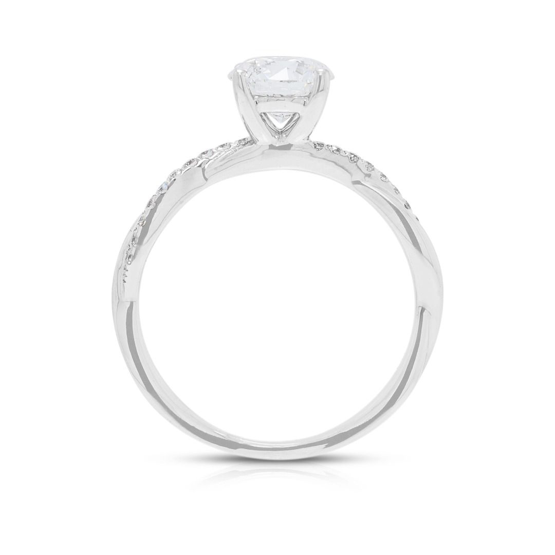 Brillanter 0,9-Karat-Labor-Diamant mit 0,10-Karat-Naturdiamant-Twist-Bandring in 18K Weißgold – IGI-zertifiziert