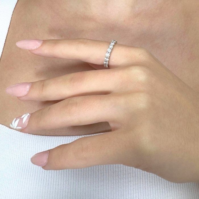 Brilliant 2.32ct Diamonds Band Ring in 18k White Gold - IGI Certified