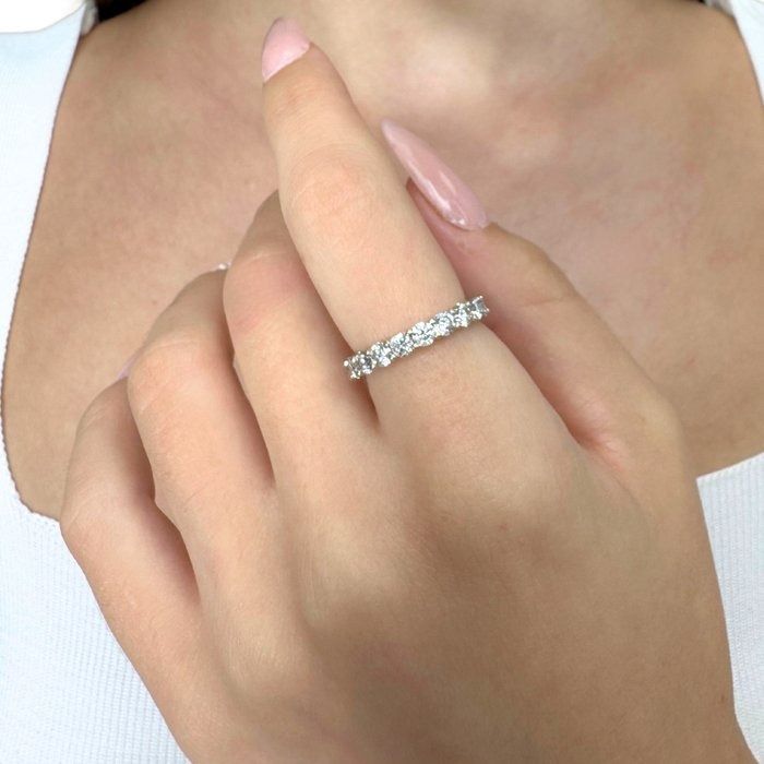 Brilliant 2.32ct Diamonds Band Ring in 18k White Gold - IGI Certified