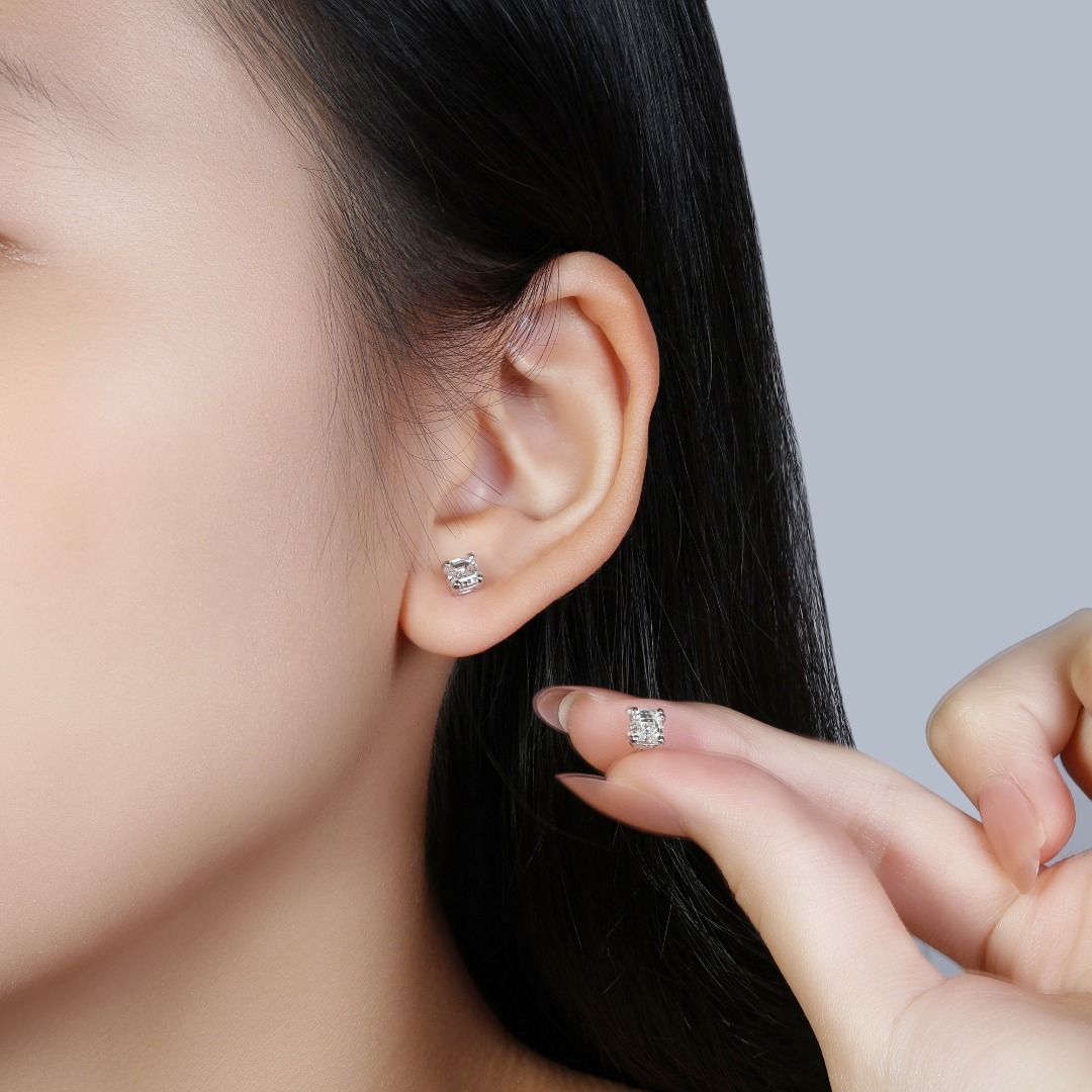 Captivating 1.00 carat Natural Diamond Stud Earrings in 18K White Gold