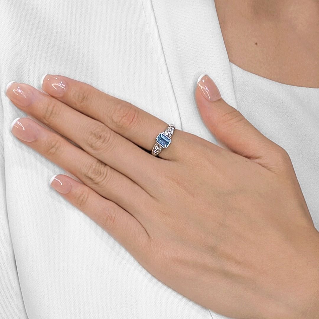 Captivating 1.18ct Aquamarine & Natural Diamond Ring in 18K White Gold