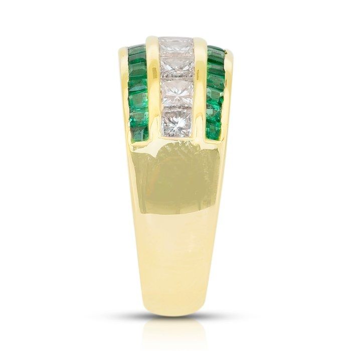 Captivating 1.35ct Emeralds and Diamonds Ring in 18k Yellow Gold - IGI Certified