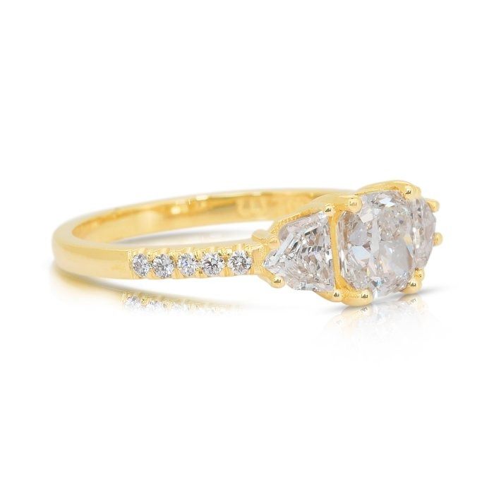 Captivating 1.62ct Diamonds 3-Stone Ring in 18k Yellow Gold - IGI Certified