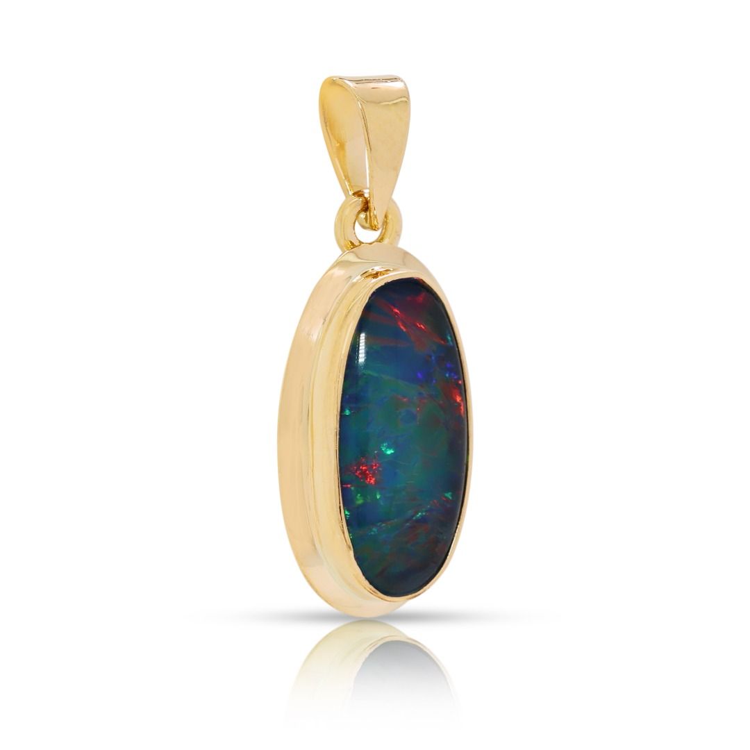 Captivating 1.97g Natural Opal and 18k Yellow Gold Oval Statement Pendant