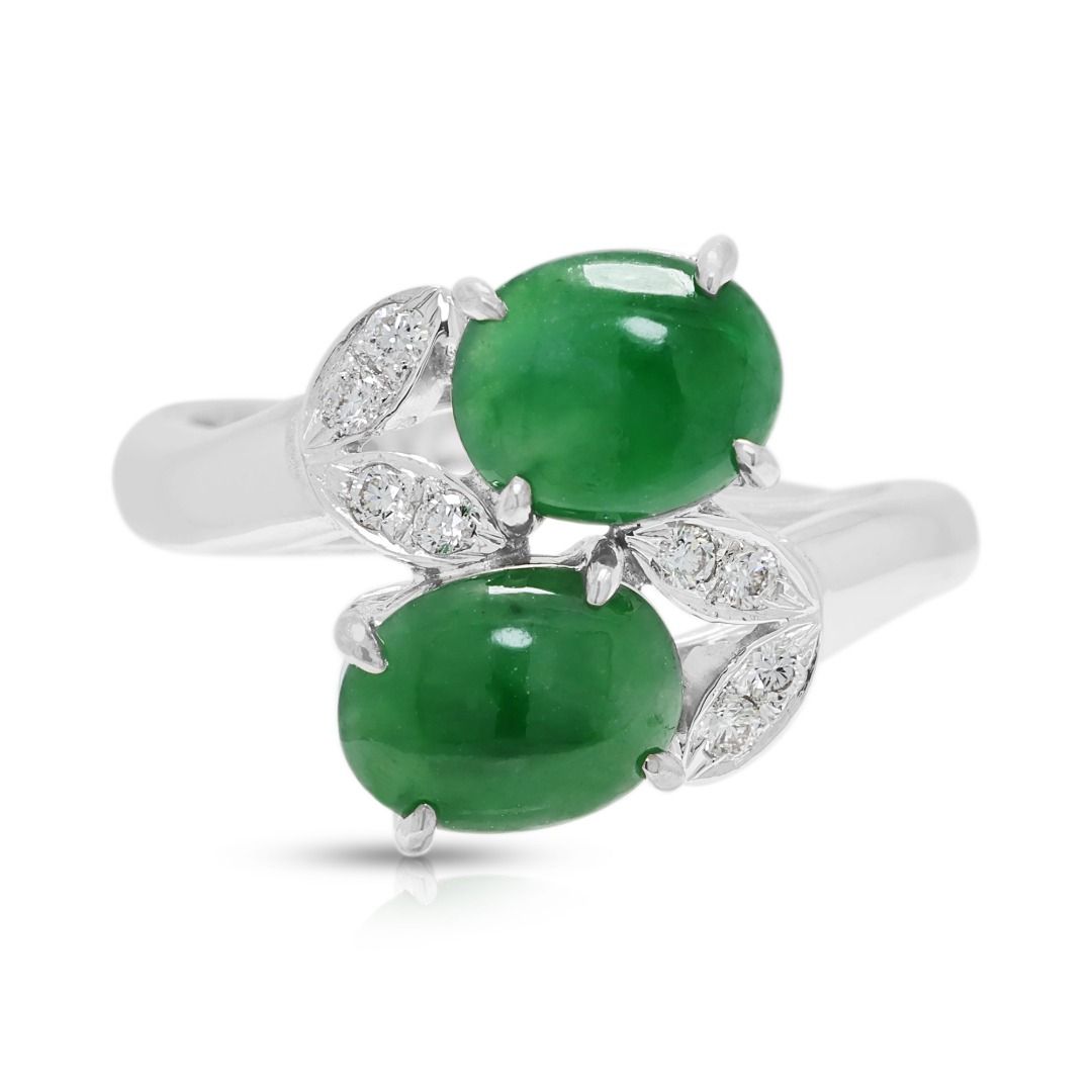 Fesselnder 2,5 Karat Jadeit-Cabochon mit 0,12 Karat natürlichem Diamant-Wickelring in 18K Weißgold (Neu)