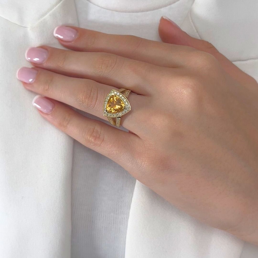 Captivating 2.61ct Beryl and Diamonds Cocktail Ring in 14k Yellow Gold - GIA Certified