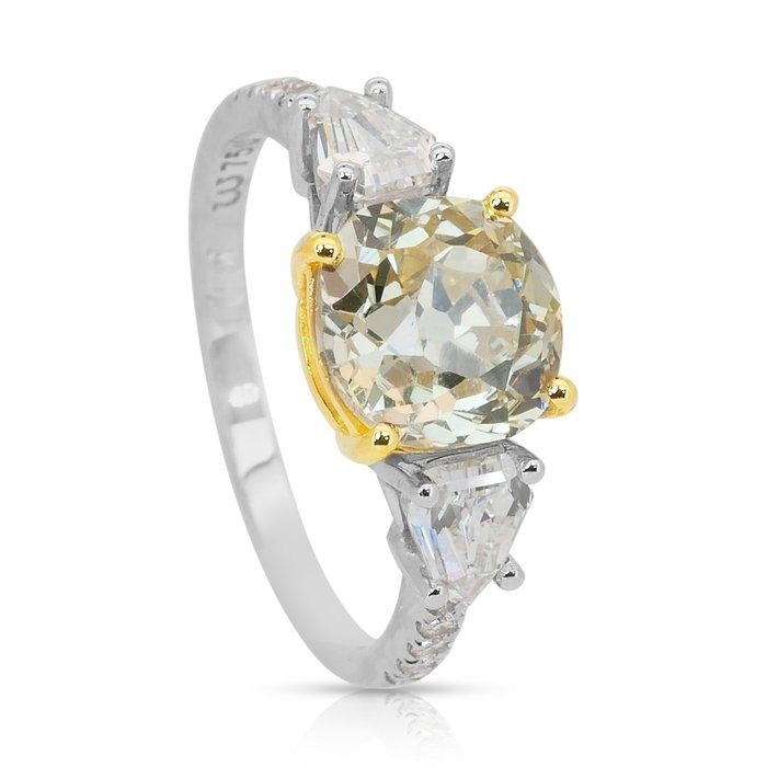 Captivating 3.26ct Diamonds 3-Stone Ring in 18k White & Yellow Gold