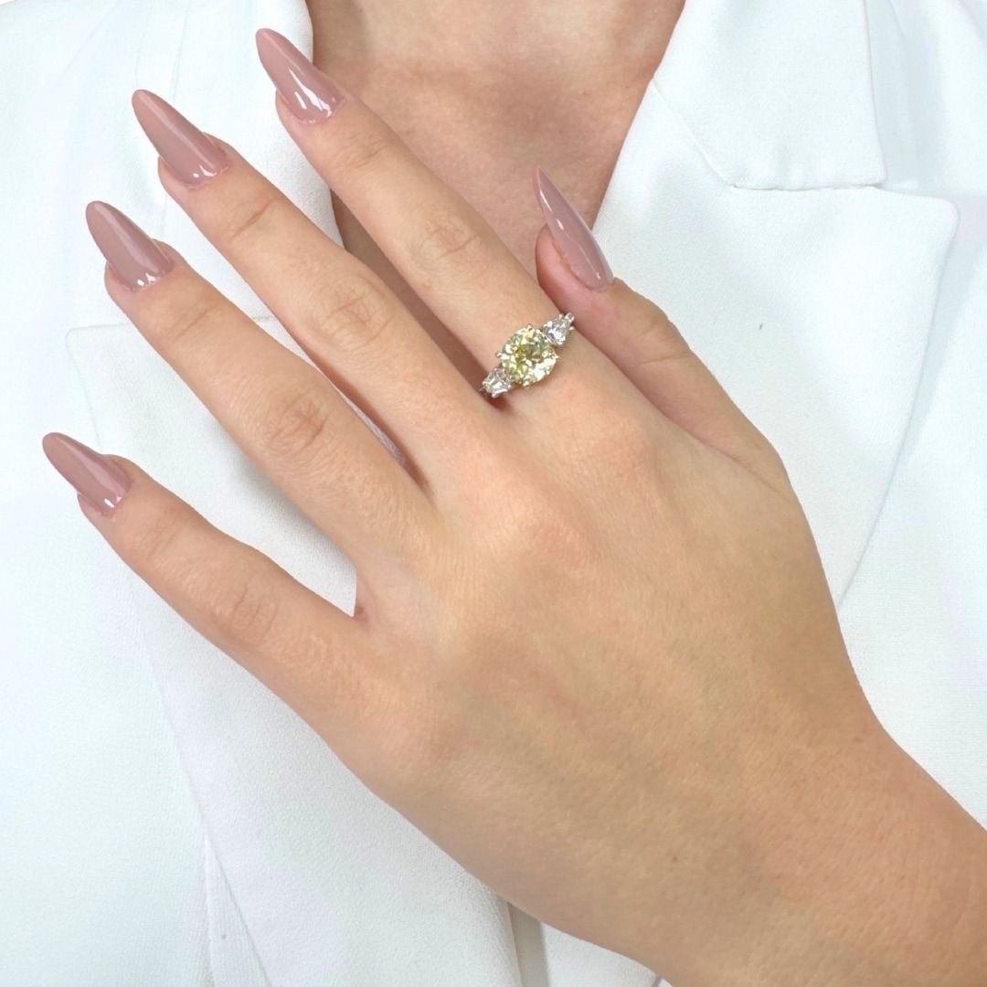 Captivating 3.26ct Diamonds 3-Stone Ring in 18k White & Yellow Gold