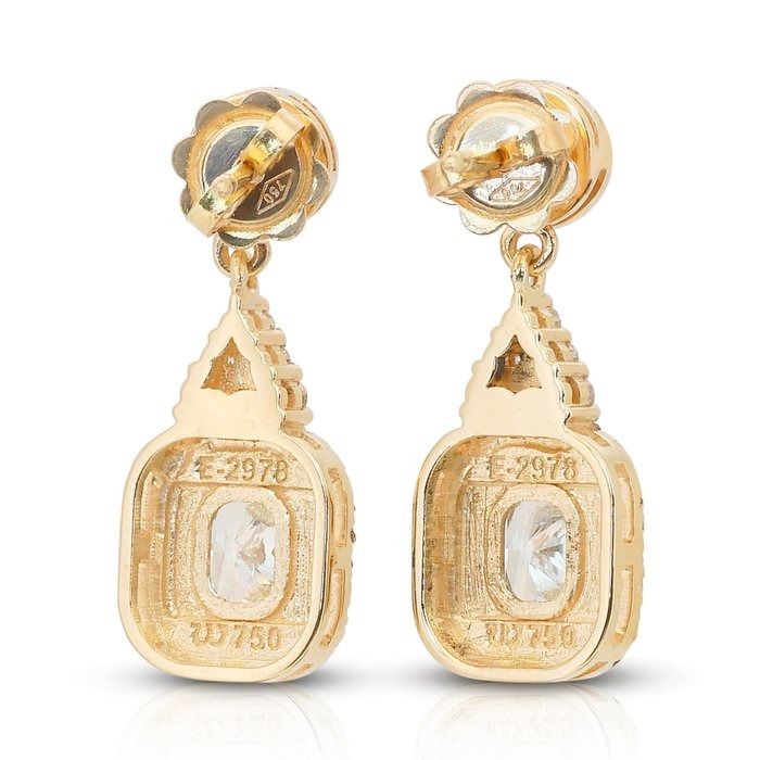 Captivating 3.28ct Diamonds Drop Earrings in 18k Yellow Gold - IGI Certified