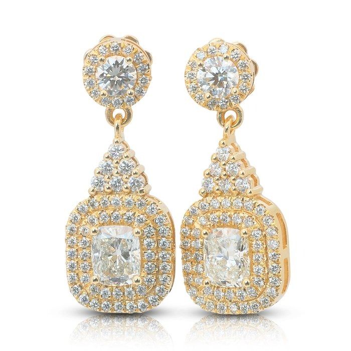 Captivating 3.28ct Diamonds Drop Earrings in 18k Yellow Gold - IGI Certified