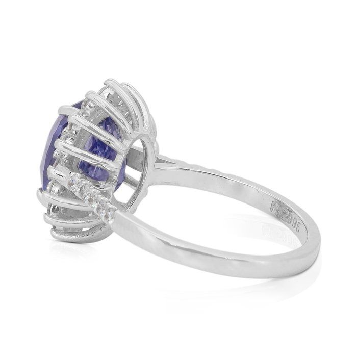 Captivating 5.57ct Sapphire and Diamonds Cluster Ring in 18k White Gold - IGI Certified