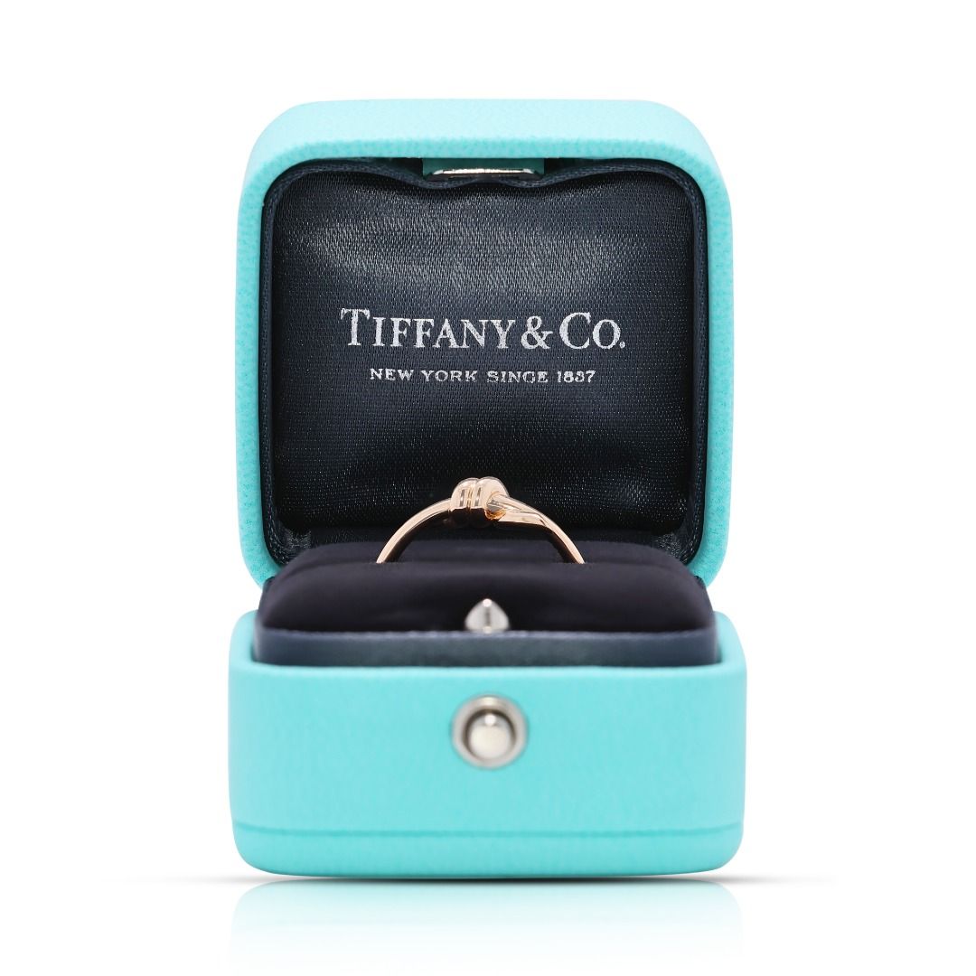 Chic 18K Yellow Gold Tiffany & Co. Ring
