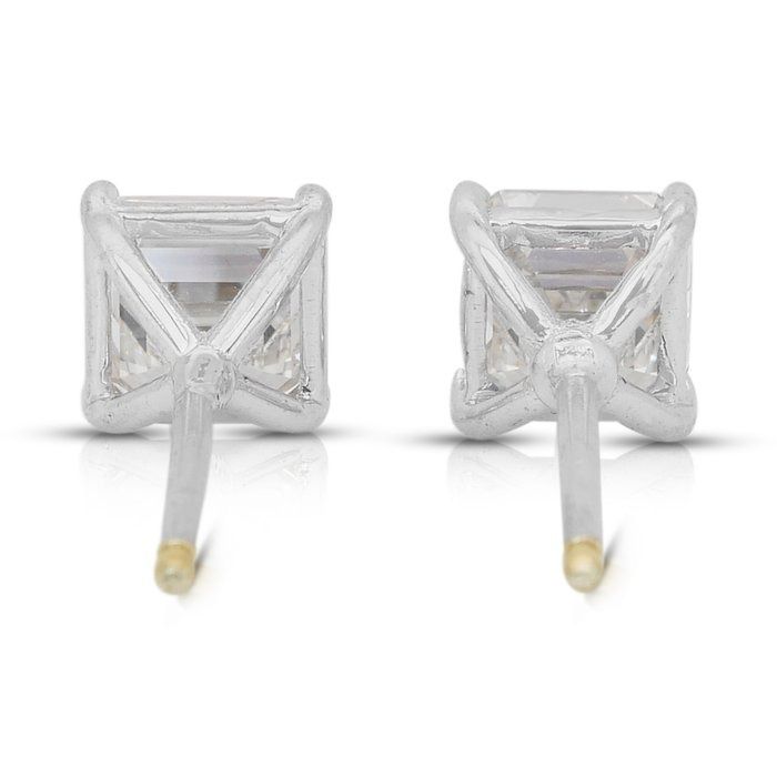 Classic 1.61ct Diamonds Stud Earrings in 18k White Gold - IGI Certified