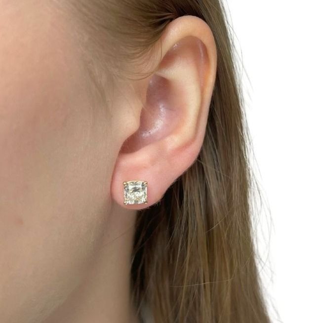 Timeless 3.02ct Diamonds Stud Earrings in 18k Yellow Gold - IGI Certified