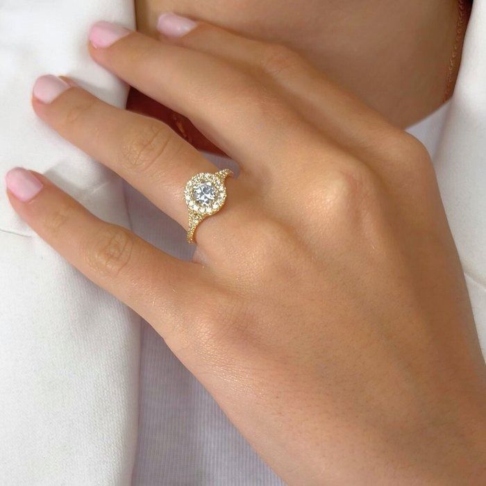 Dazzling 1.14ct Diamonds Halo Ring in 18k Yellow Gold - IGI Certified