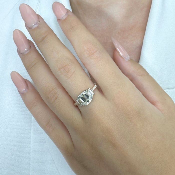 Dazzling 2.12ct Diamonds 3-Stone Ring in 18k Rose & White Gold - IGI Certified