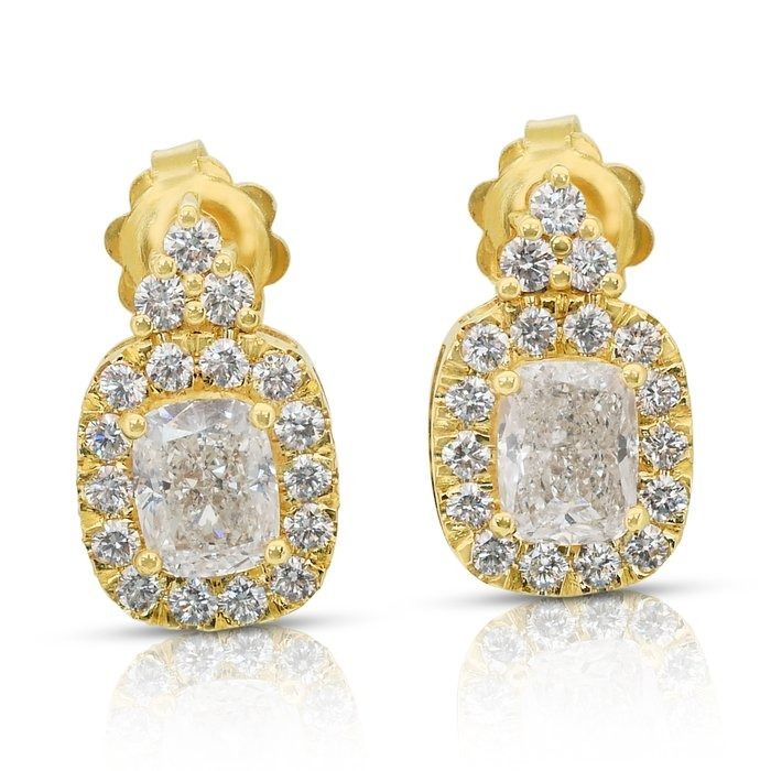 Dazzling 2.93ct Diamonds Earrings in 18k Yellow Gold - IGI Certified