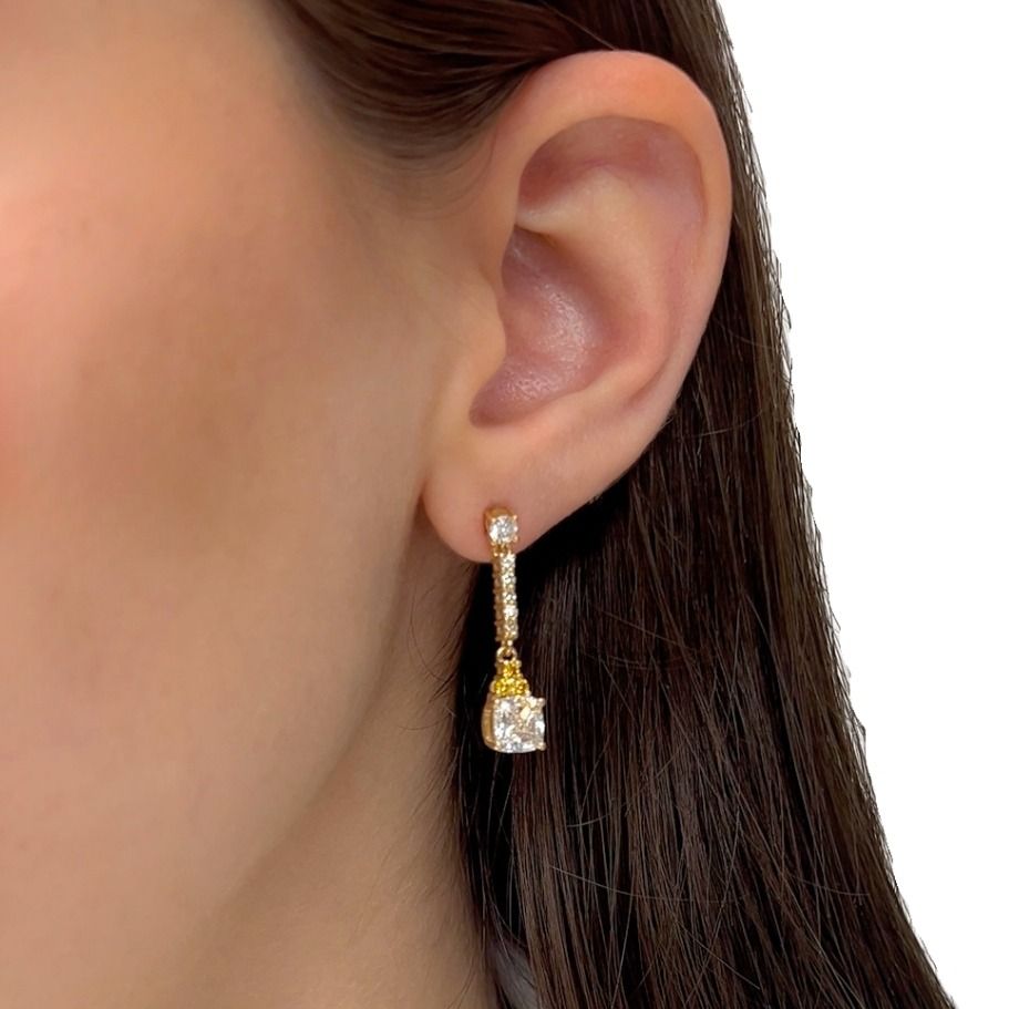 Dazzling 3.74ct Diamonds Drop Earrings in 18k Yellow Gold - IGI Certified