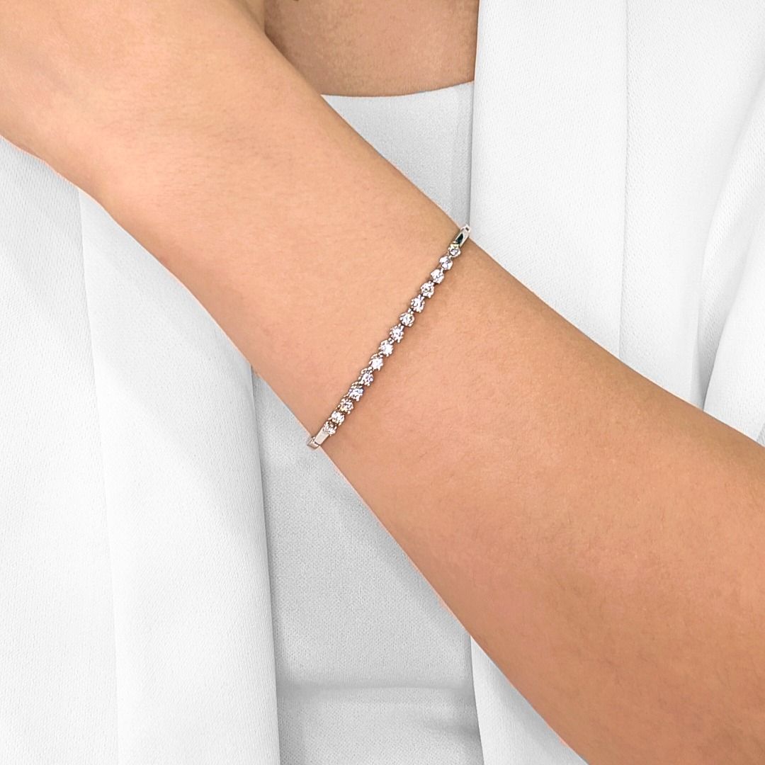 Elegant 0.91ct Lee Hwa Diamond Bracelet in 18K White Gold