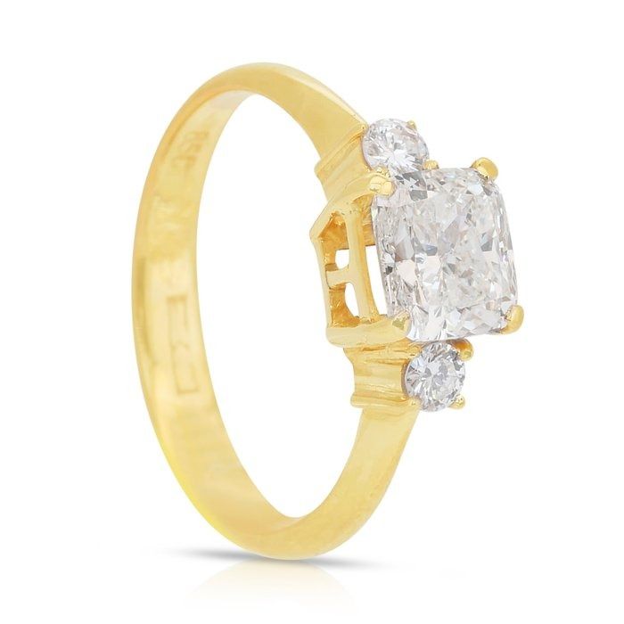 Elegant 1.35ct Diamonds 3-Stone Ring in 18k Yellow Gold - IGI Certified