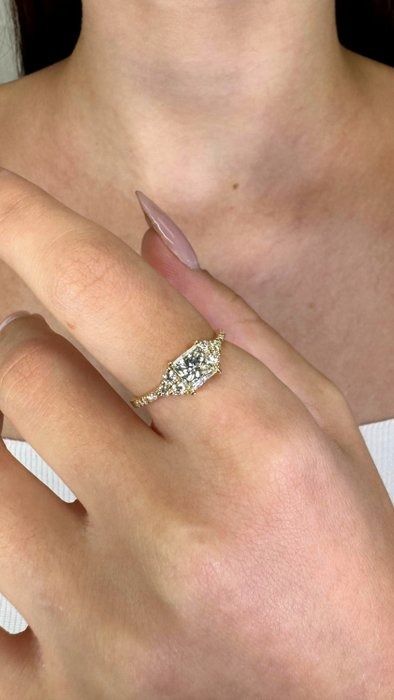 Elegant 1.36ct Diamonds Ring in 18k Yellow Gold - IGI Certified