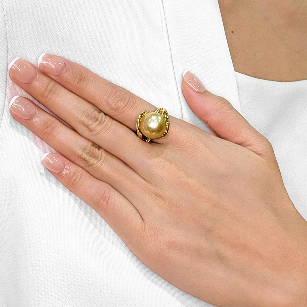 Elegant 15.17ct Lustrous Pearl and Diamond Statement Ring in 18k Yellow Gold - (New and Unworn)