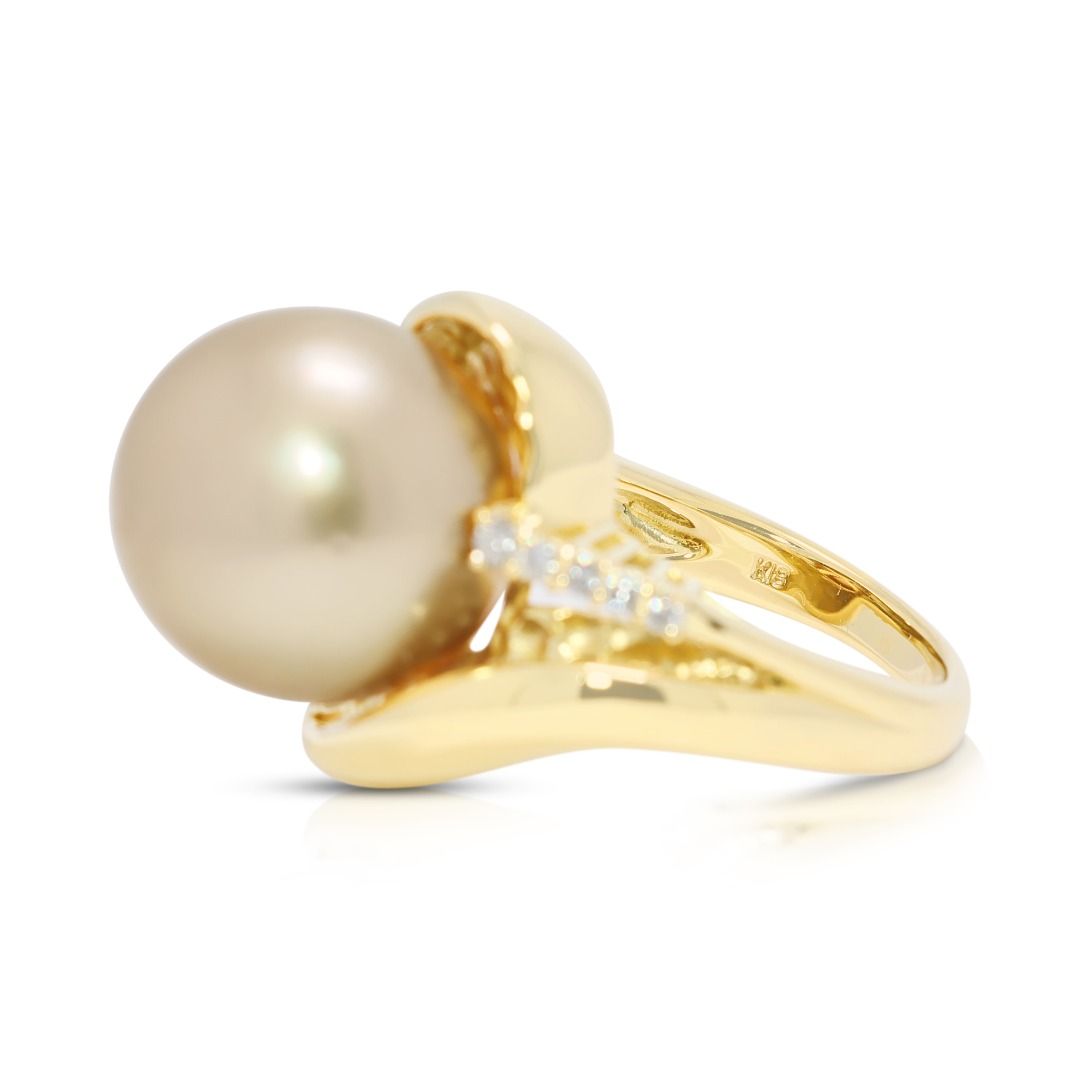 Elegant 15.17ct Lustrous Pearl and Diamond Statement Ring in 18k Yellow Gold - (New and Unworn)