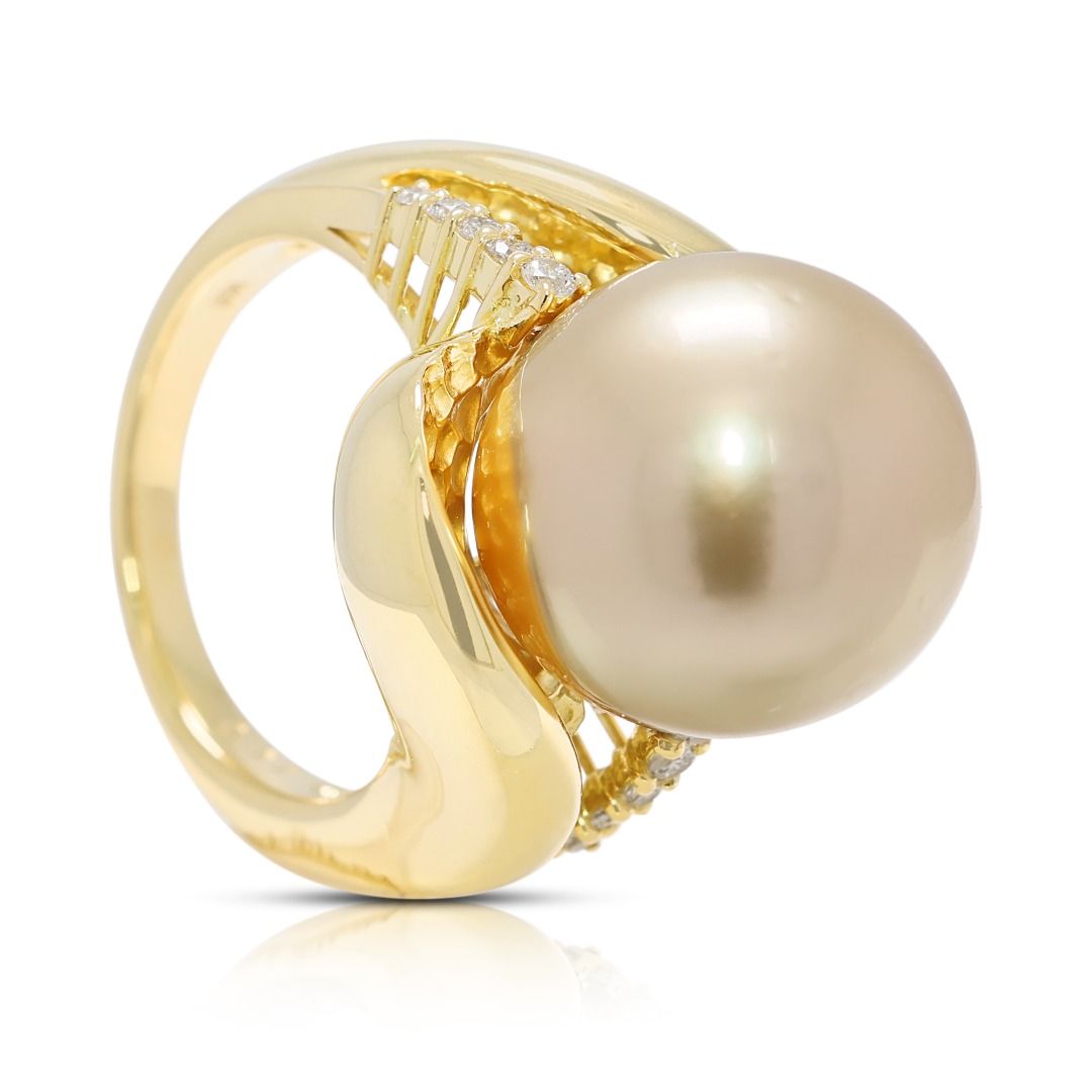 Elegant 15.17ct Lustrous Pearl and Diamond Statement Ring in 18k Yellow Gold - (New and Unworn)