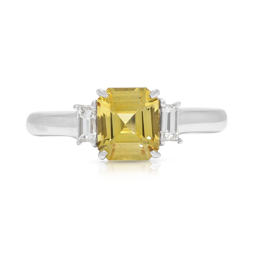 Eleganter 1,7ct Gelber Saphir mit 0,20ct Diamant Drei-Stein-Ring in 14K Weißgold – CGL-zertifiziert