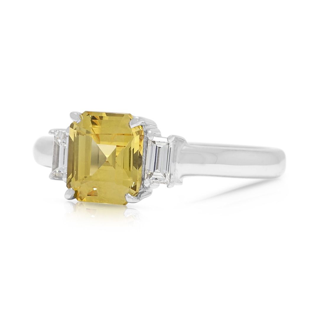 Eleganter 1,7ct Gelber Saphir mit 0,20ct Diamant Drei-Stein-Ring in 14K Weißgold – CGL-zertifiziert