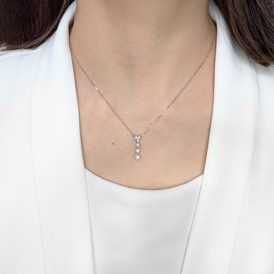 Elegant 18K White Gold Pendant with 0.45ct Natural Diamonds