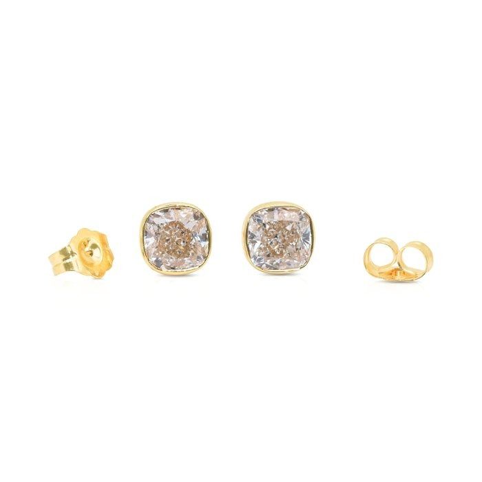 Elegant 2.05ct Diamonds Stud Earrings in 18k Yellow Gold - IGI Certified