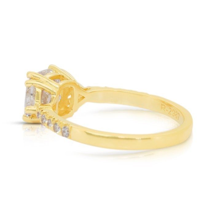 Elegant 2.57ct Diamonds 3-Stone Ring in 18k Yellow Gold - IGI Certified