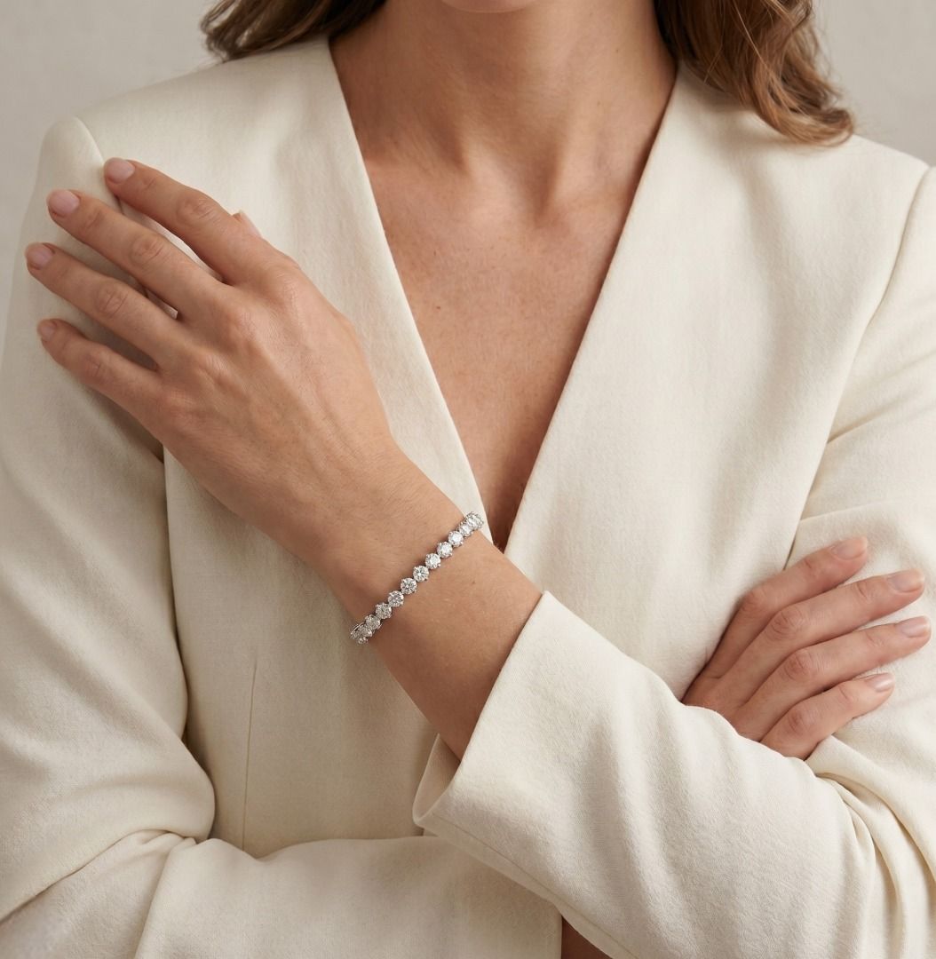 Elegantes Tennis-Armreif mit 3,76 Karat runden, im Labor gezüchteten Diamanten aus 10 Karat Weißgold (Neu)