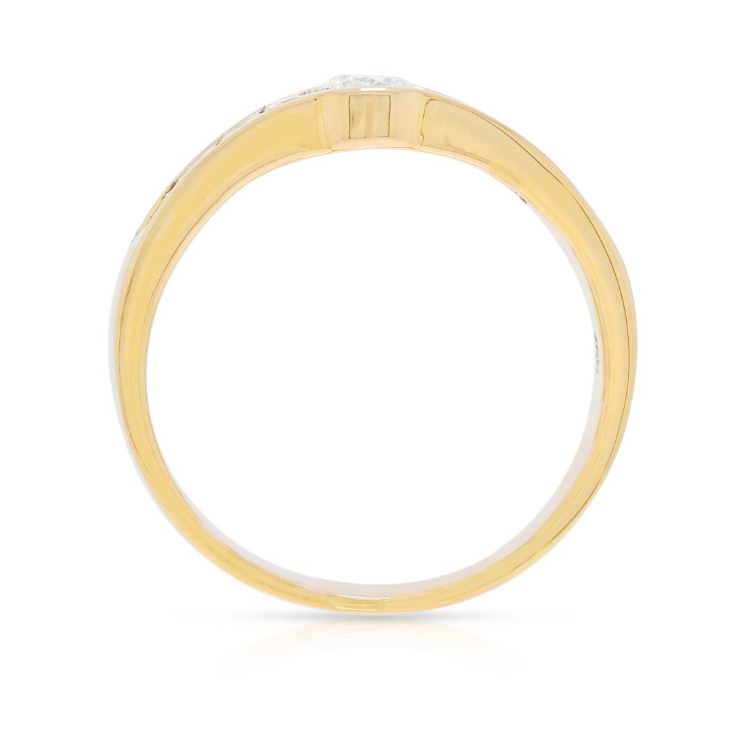 Kräftigender Ring mit 0,64 Karat natürlichen Diamanten im runden und Prinzessschliff, in Zargenfassung, aus 18K Gelbgold