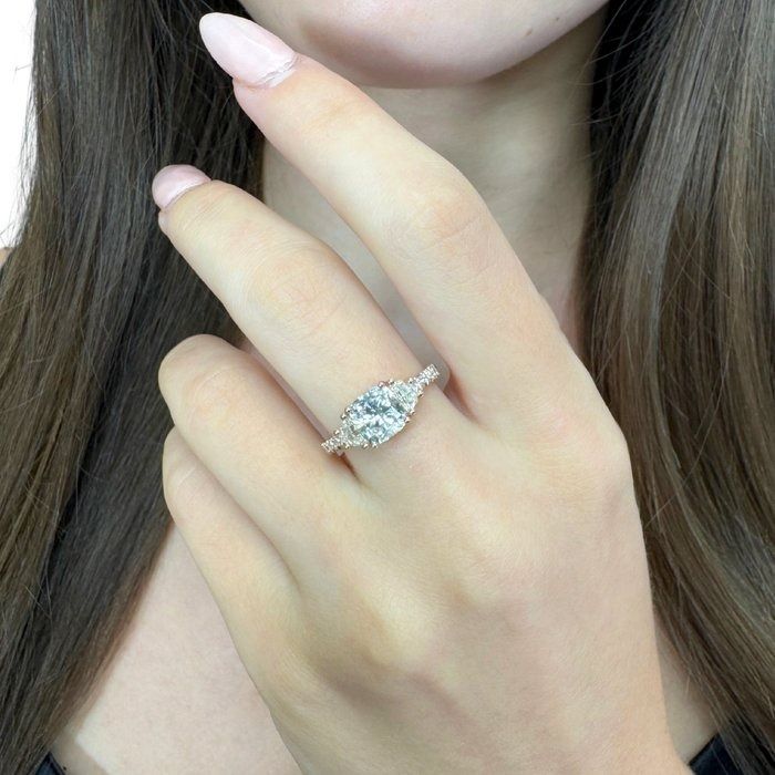 Exquisite 2.00ct Diamonds 3-Stone Ring in 18k Rose Gold - IGI Certified